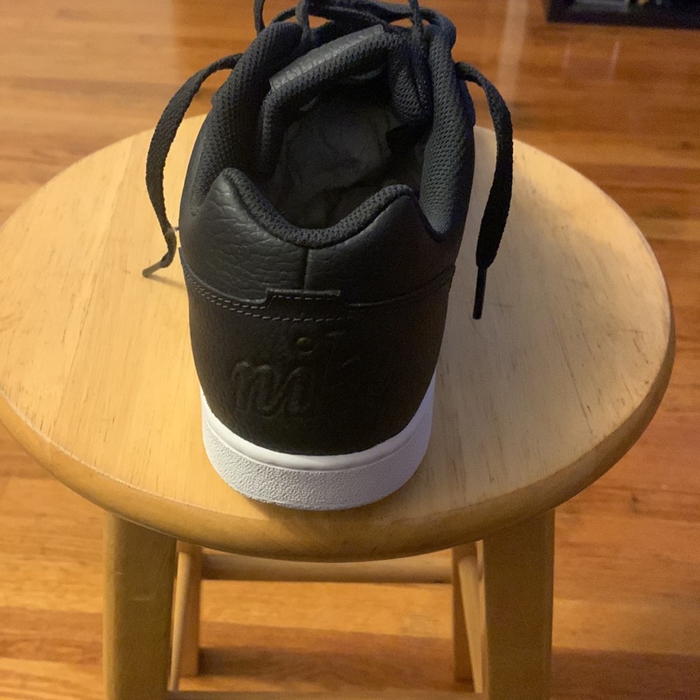 Nike - Picture 7 of 8